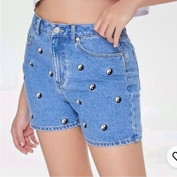 Forever 21 Blue Yin Yang Patterned Jean Shorts - Picture 2 of 8